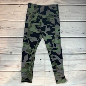 Green Camo Pocket Light n Tight Hi-Rise 7/8 24" - Zyia Activewear